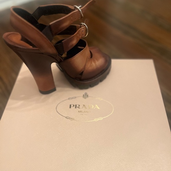 PRADA stunning two toned heels, like NWB, size 37 , authentic PRADA leather - Picture 7 of 9